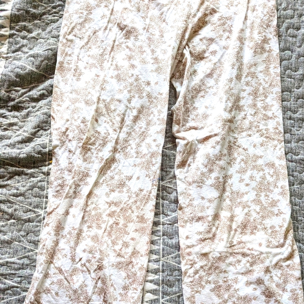 🎉George size Large EUC, ladies sleep pants, tan floral pattern, sleep pants